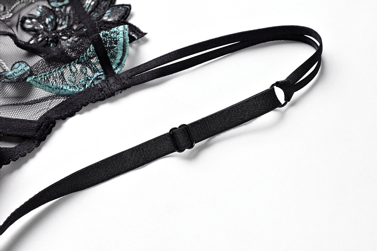 Années 60 Ensemble Soutien - Gorge et Culotte Brodé Cerise - Ma Penderie Vintage