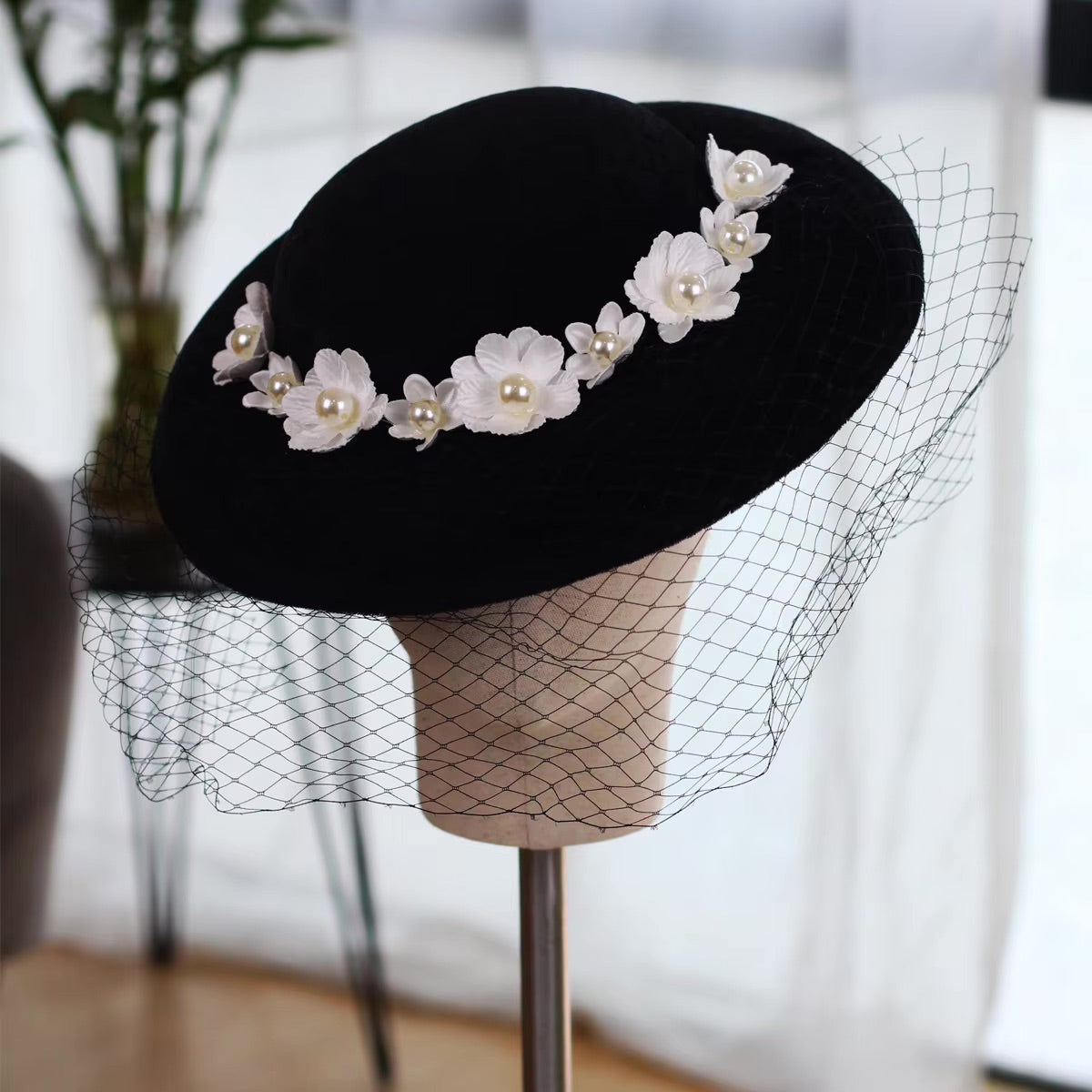 <tc>1940's</tc> Camellia Hat <tc>Glamour</tc>